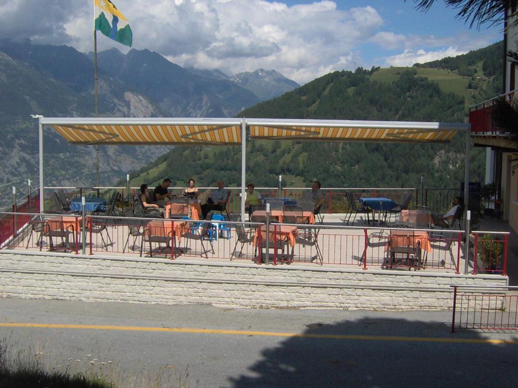 Hotel Restaurant Emshorn Oberems Bagian luar foto