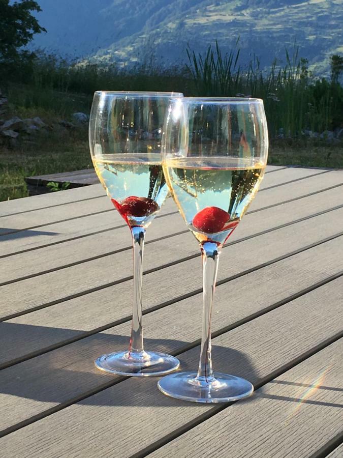 Hotel Restaurant Emshorn Oberems Bagian luar foto